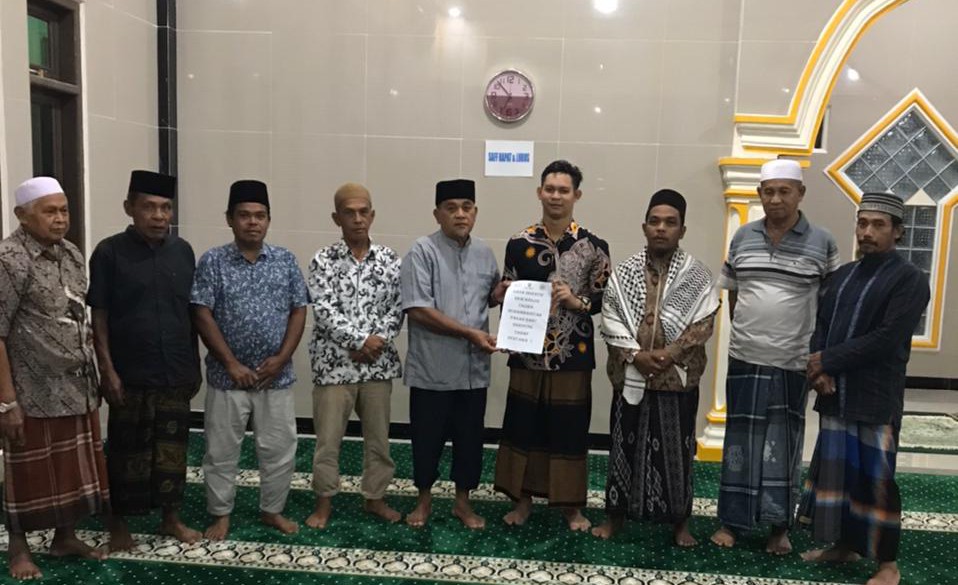 Pemdes Sihepeng 3 dan Lazismu Madina Salurkan Insentif BKM Masjid