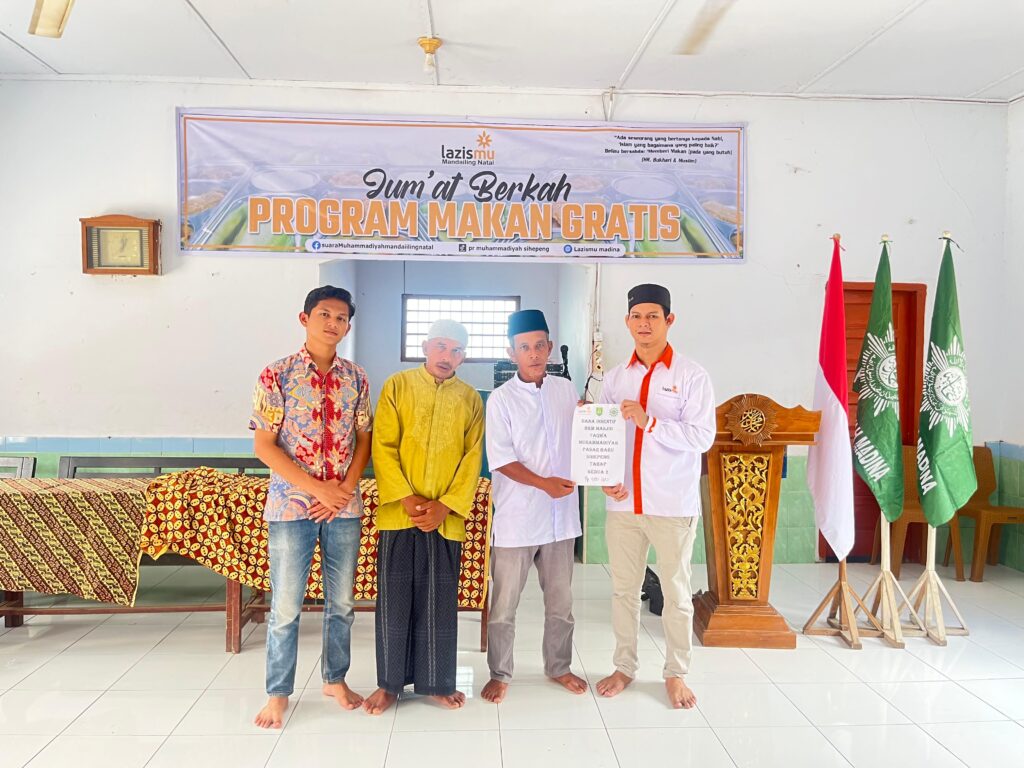 Jumat Berkah : Lazismu Madina Tebar Kebermanfaatan di Pasar Baru Sihepeng
