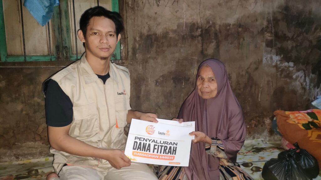 Kolaborasi Lazismu Madina dan Lazismu Batahan Salurkan Zakat Fitrah