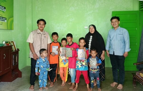 LAZISMU Madina Salurkan Wakaf Al-Qur’an ke Panti Asuhan ‘Aisyiyah Padangsidimpuan