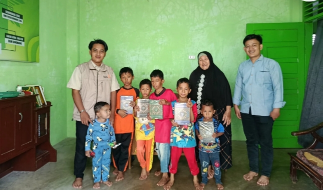 LAZISMU Madina Salurkan Wakaf Al-Qur’an ke Panti Asuhan ‘Aisyiyah Padangsidimpuan